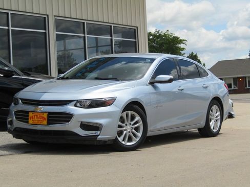Used 2018 Chevrolet Malibu LT FWD image 12