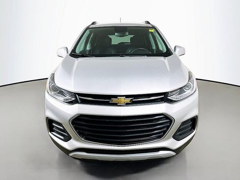 Used 2018 Chevrolet Trax LT w/ LT Convenience Package FWD image 2