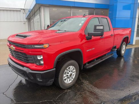 Used 2024 Chevrolet Silverado 2500 Custom w/ Custom Value Package image 3