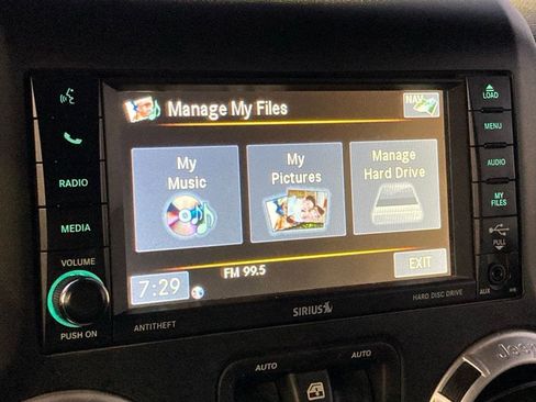 Used 2016 Jeep Wrangler Rubicon w/ Power Convenience Group image 15