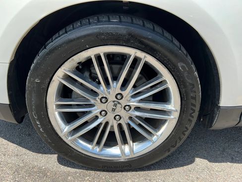 Used 2013 Lincoln MKT AWD image 7