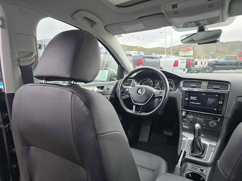 Used 2018 Volkswagen Golf SE image 10