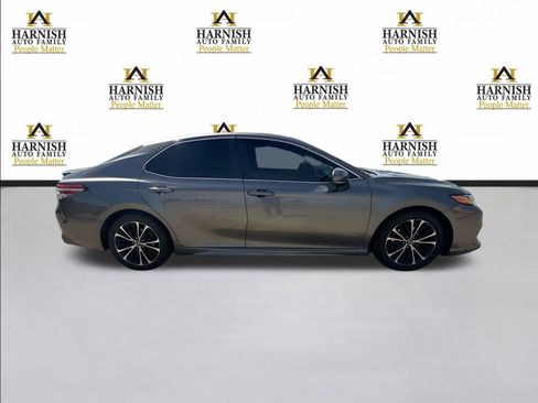 Used 2018 Toyota Camry SE w/ Moonroof Package FWD image 7