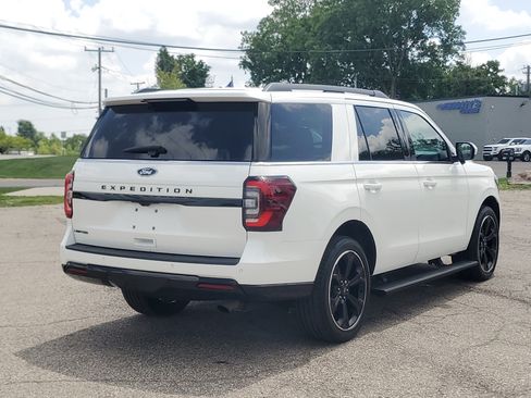 Used 2024 Ford Expedition Limited AWD/4WD image 6