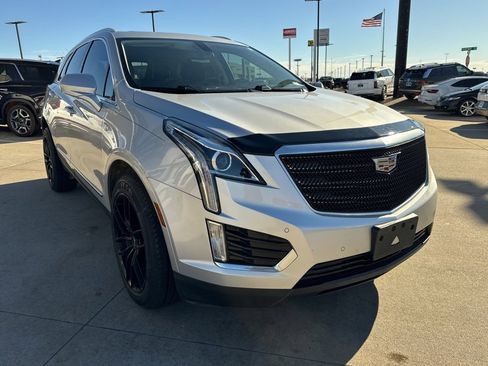 Used 2017 Cadillac XT5 Luxury image 3
