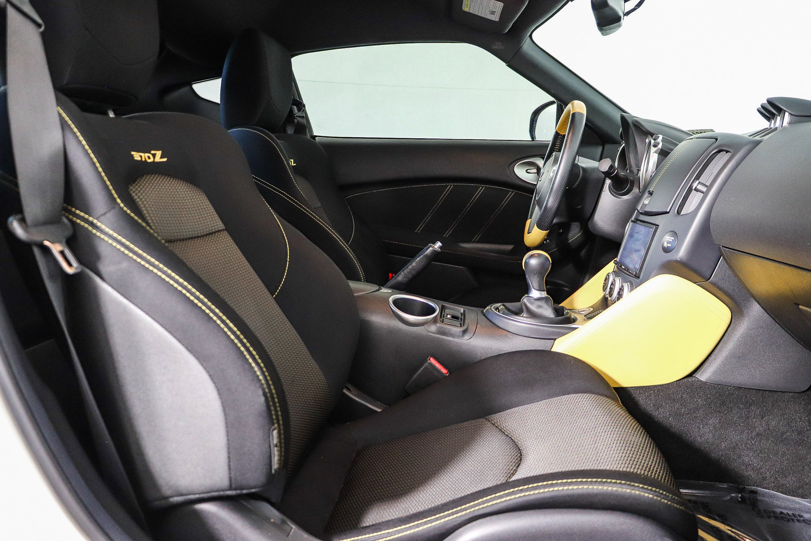 Used 2019 Nissan 370Z Coupe w/ Z34 Heritage Edition - White RWD image 16