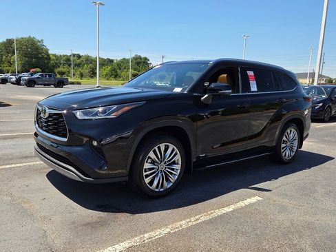 New 2026 Toyota Highlander Platinum AWD/4WD image 3