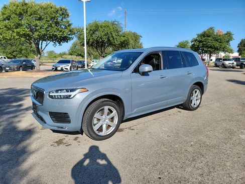 Used 2022 Volvo XC90 T5 Momentum FWD image 1