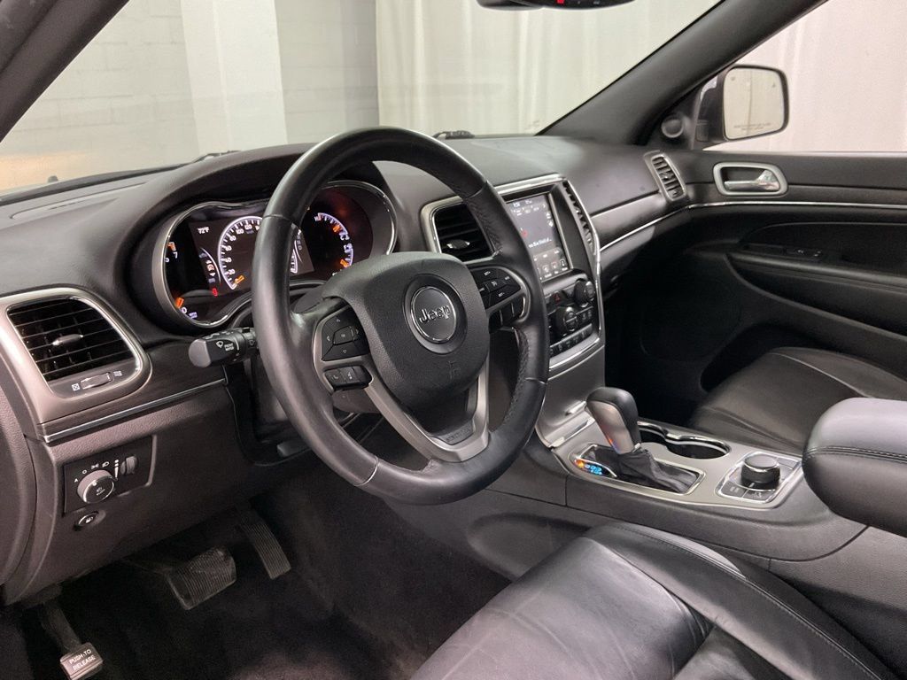 Used 2018 Jeep Grand Cherokee Limited AWD/4WD image 17