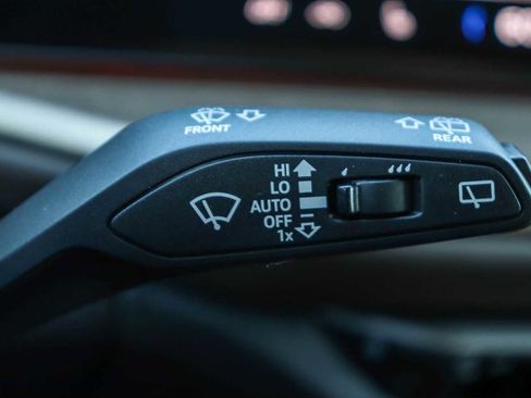 Used 2025 Audi Q5 Premium w/ Convenience Package image 31