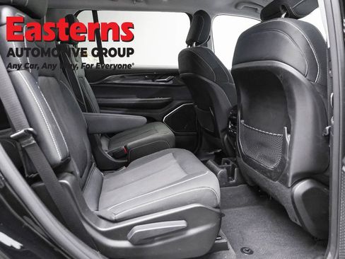 Used 2022 Jeep Grand Cherokee L Laredo w/ Luxury Tech Group I AWD/4WD image 23