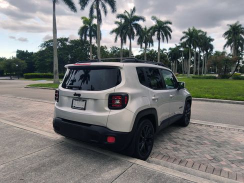 Used 2017 Jeep Renegade Altitude FWD image 20