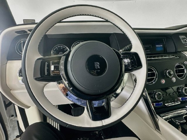 Used 2024 Rolls-Royce Cullinan AWD/4WD image 11