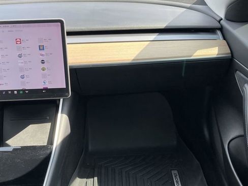 Used 2020 Tesla Model 3 Standard Range Plus RWD image 18