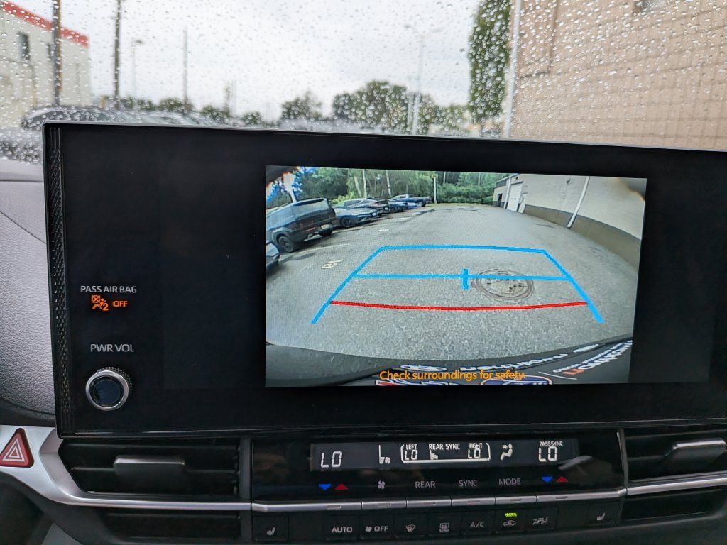 Used 2026 Toyota Sienna XLE FWD image 21