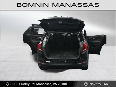 Used 2023 GMC Terrain SLE w/ Driver Convenience Package image 40