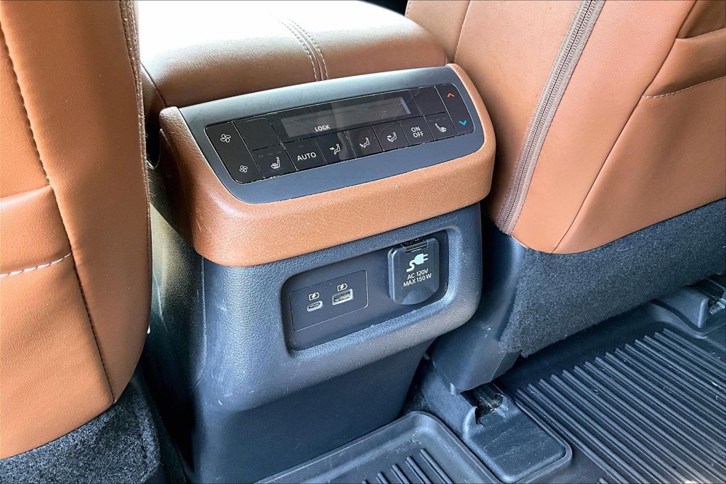 Used 2024 Nissan Pathfinder Platinum w/ Lighting Package (N93) AWD/4WD image 11