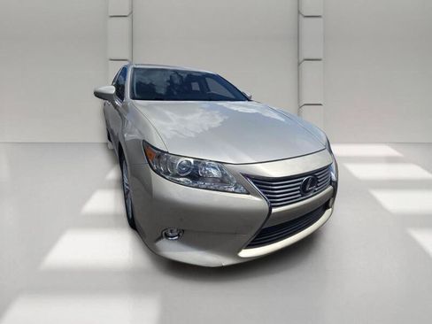 Used 2014 Lexus ES 350 w/ Luxury Package FWD image 3