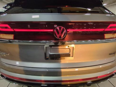 Used 2024 Volkswagen Atlas Cross Sport SEL R-Line image 38