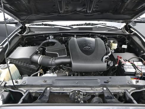 Used 2016 Toyota Tacoma Limited RWD image 5
