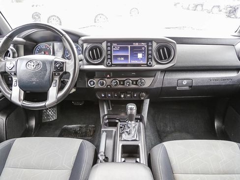 Used 2020 Toyota Tacoma TRD Off-Road w/ Technology Package image 12