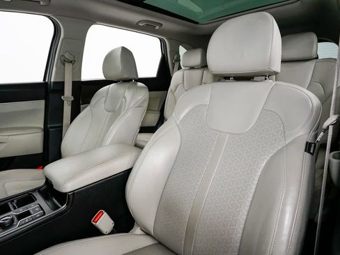 Certified 2023 Kia Sorento EX w/ Panoramic Sunroof Package image 9