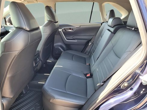 Used 2021 Toyota RAV4 XLE Premium image 15