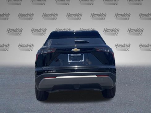 Used 2026 Chevrolet Equinox LT FWD image 8