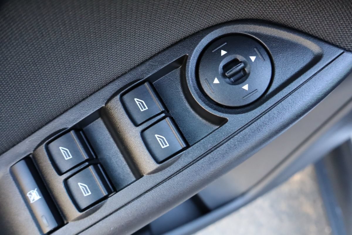 Used 2018 Ford Focus SE w/ Cold Weather Package FWD image 27