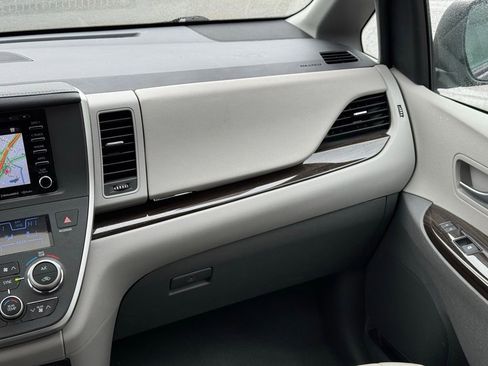 Used 2020 Toyota Sienna AWD image 21