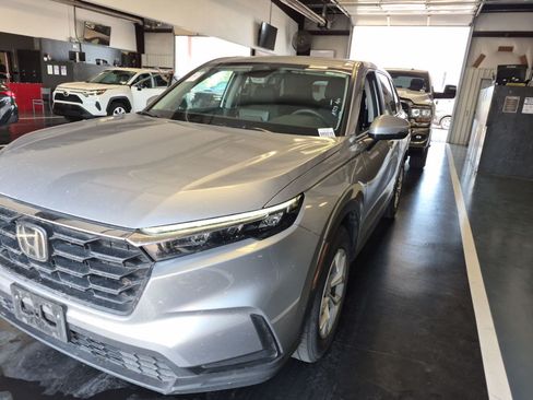 Used 2025 Honda CR-V LX image 1