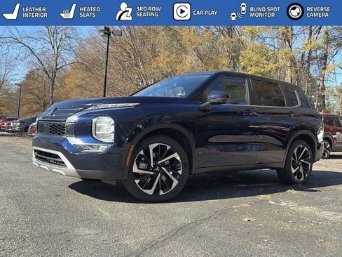 Used 2024 Mitsubishi Outlander SE image 1