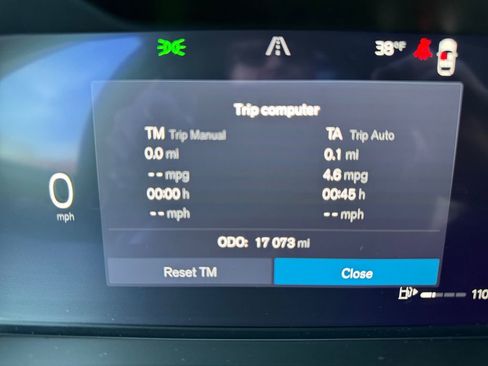 Certified 2025 Volvo XC40 B5 Plus image 25