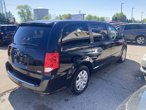 Used 2015 Dodge Grand Caravan SE w/ Quick Order Package 29E SE FWD image 2