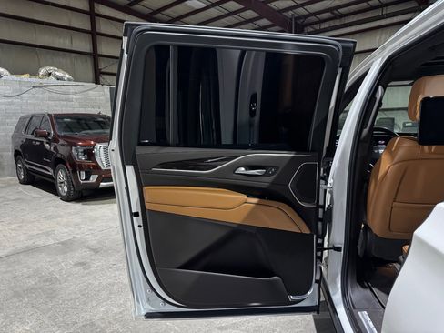 Used 2021 Cadillac Escalade ESV Premium Luxury image 15