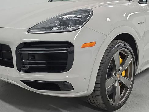 Certified 2023 Porsche Cayenne Turbo S AWD/4WD image 11