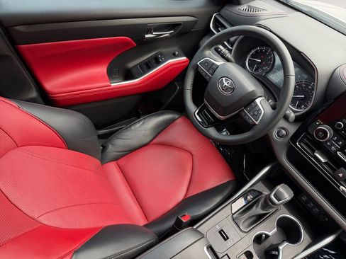 Used 2022 Toyota Highlander XSE image 15