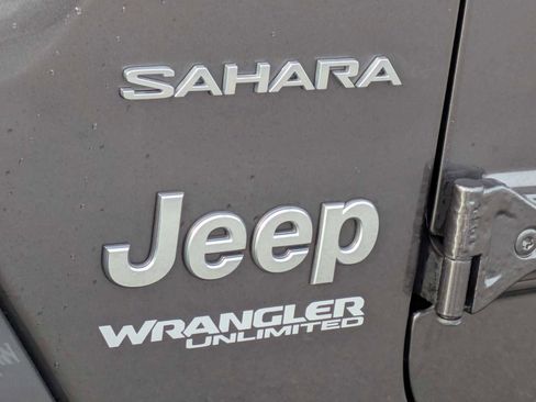 Used 2019 Jeep Wrangler Unlimited Sahara image 12