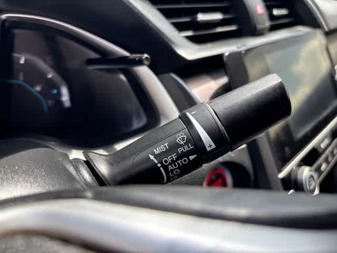 Used 2018 Honda Civic Touring image 14
