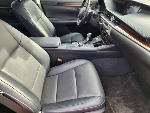 Used 2017 Lexus ES 350 Premium w/ Premium Package image 17