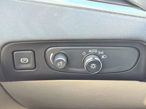 Used 2019 Buick Enclave Essence image 15