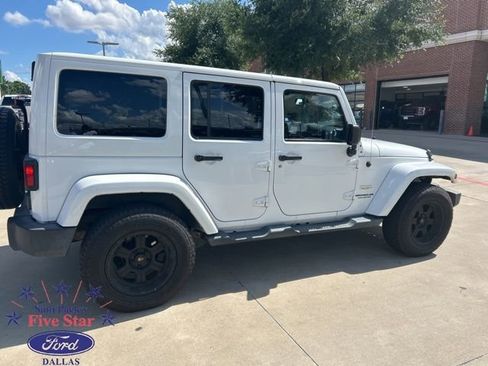 Used 2014 Jeep Wrangler Unlimited Sahara w/ Connectivity Group AWD/4WD image 1