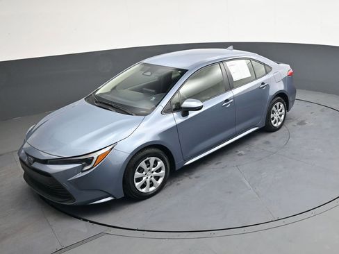 Used 2025 Toyota Corolla LE image 33
