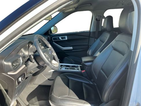 Used 2023 Ford Explorer XLT w/ Equipment Group 202A image 9