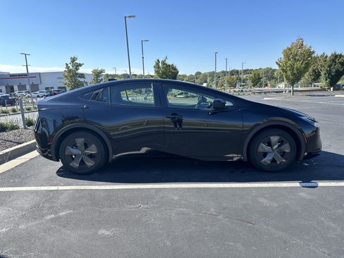 Used 2024 Toyota Prius LE image 11