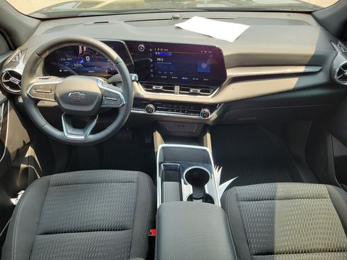 Used 2025 Chevrolet Equinox LT w/ Safety and Technology Package FWD image 8