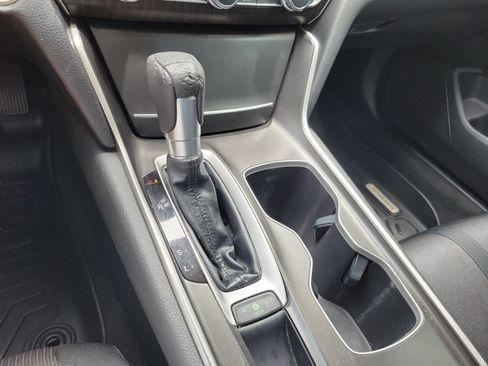 Used 2018 Honda Accord EX image 30