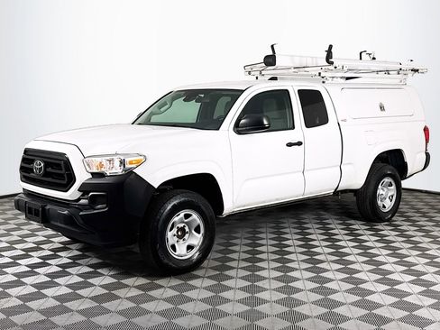 Used 2020 Toyota Tacoma SR image 4