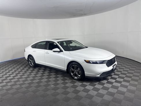 Used 2024 Honda Accord EX image 2