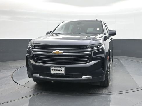 Used 2021 Chevrolet Suburban LT w/ Rear Media and Nav Package RWD image 5